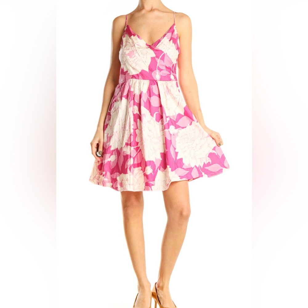 DRESS - Women's Trina Turk Los Angeles Pink and White Floral Silk Dress. Size 8